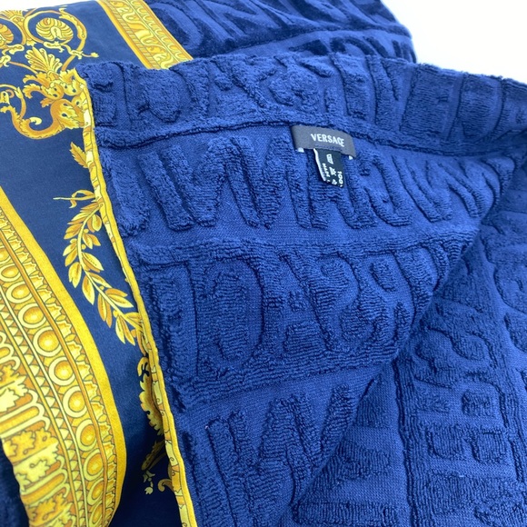 NEW Versace Baroque Jacquard Navy Blue Beach Towel - Picture 4 of 6